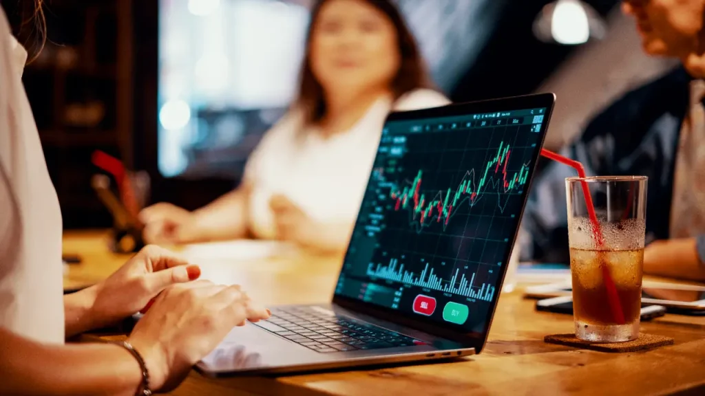 Brokers Unveiled: Navigating Trust and Expertise in a Self-Service Financial World